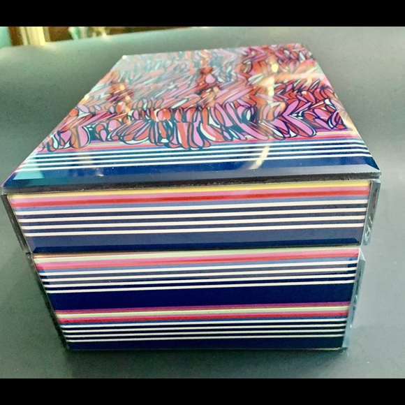 Trina Turk Acrylic Geometric Trinket Box. Size 3 1/2 X 5 X 8” - Picture 3 of 4
